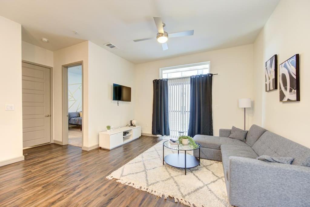 Fancy Apt Downtown. Pool. Gym. Lounge. Pet Ok Houston Exterior photo