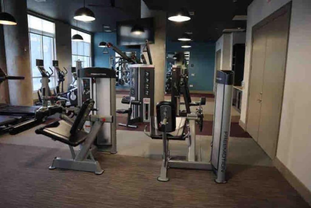 Fancy Apt Downtown. Pool. Gym. Lounge. Pet Ok Houston Exterior photo