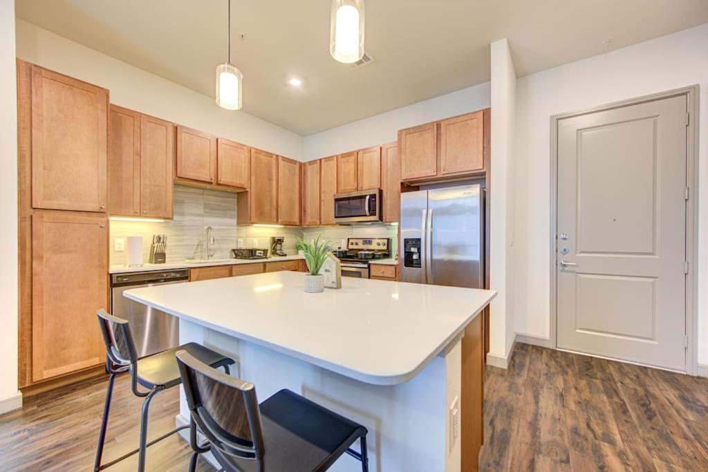 Fancy Apt Downtown. Pool. Gym. Lounge. Pet Ok Houston Exterior photo