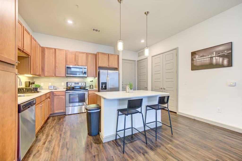 Fancy Apt Downtown. Pool. Gym. Lounge. Pet Ok Houston Exterior photo