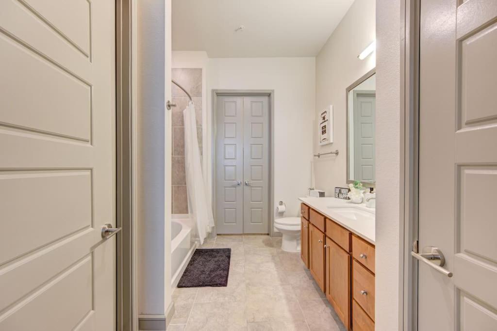 Fancy Apt Downtown. Pool. Gym. Lounge. Pet Ok Houston Exterior photo