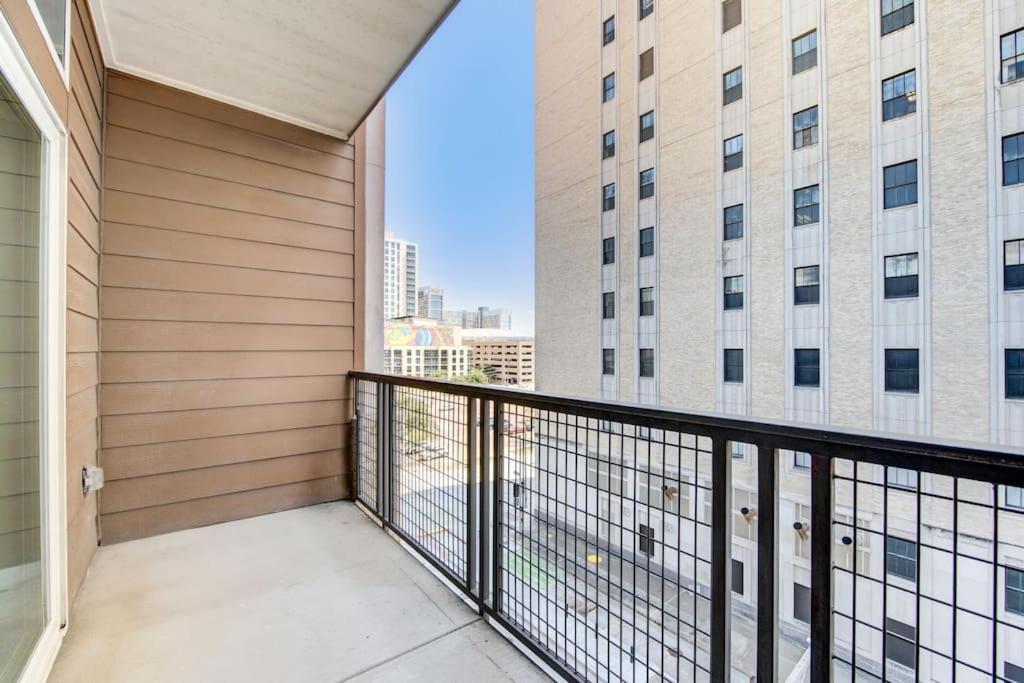 Fancy Apt Downtown. Pool. Gym. Lounge. Pet Ok Houston Exterior photo