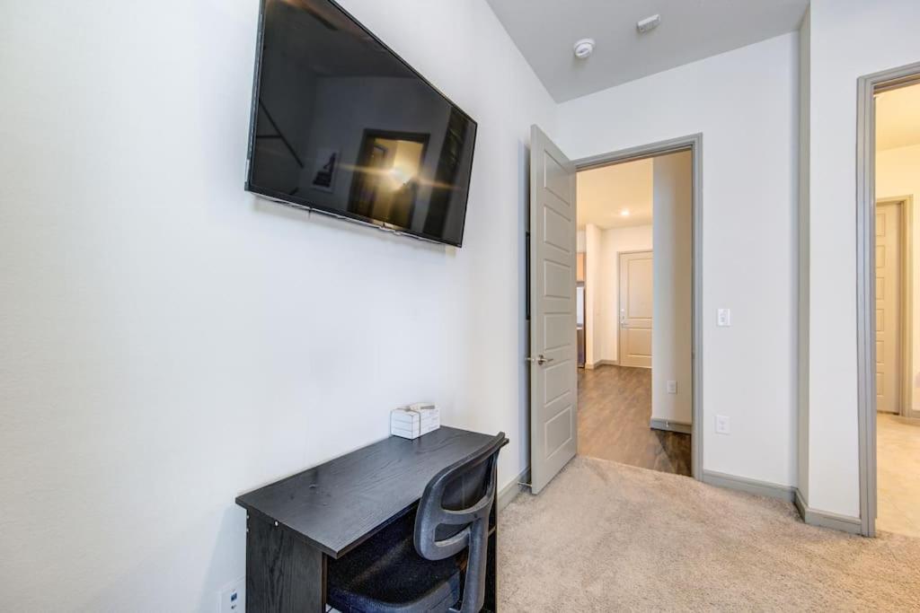Fancy Apt Downtown. Pool. Gym. Lounge. Pet Ok Houston Exterior photo