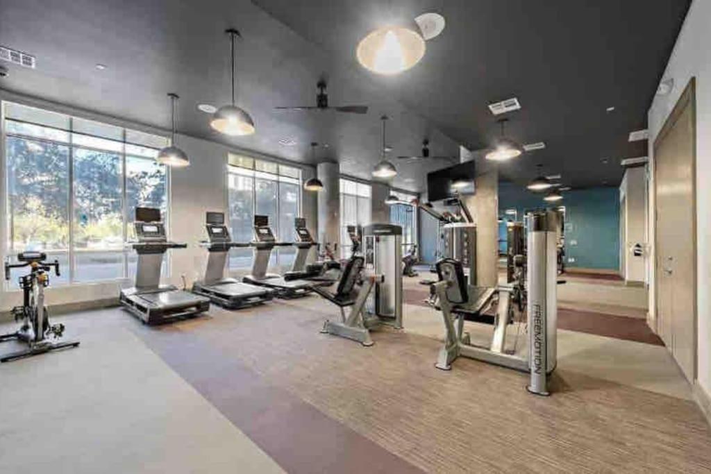 Fancy Apt Downtown. Pool. Gym. Lounge. Pet Ok Houston Exterior photo