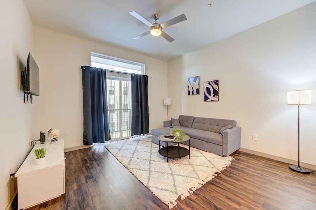 Fancy Apt Downtown. Pool. Gym. Lounge. Pet Ok Houston Exterior photo