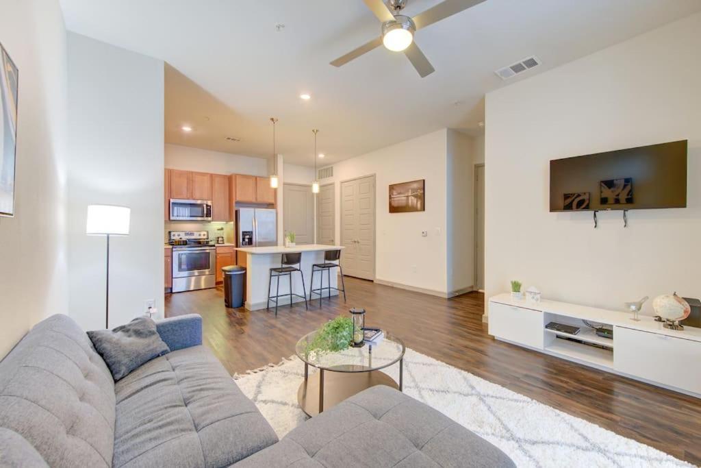Fancy Apt Downtown. Pool. Gym. Lounge. Pet Ok Houston Exterior photo
