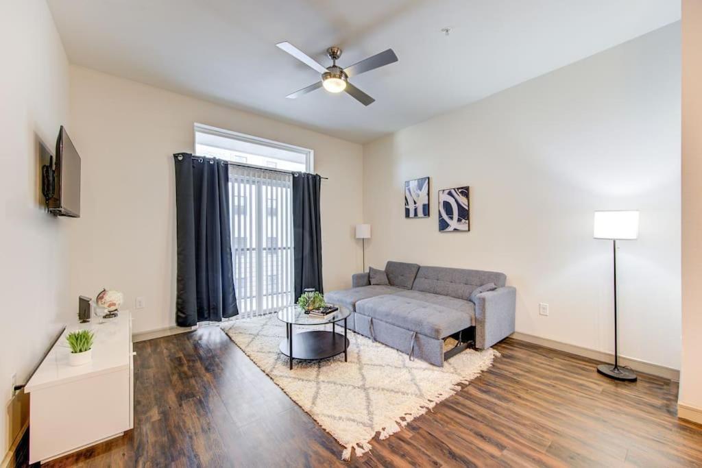 Fancy Apt Downtown. Pool. Gym. Lounge. Pet Ok Houston Exterior photo