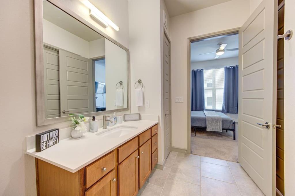 Fancy Apt Downtown. Pool. Gym. Lounge. Pet Ok Houston Exterior photo